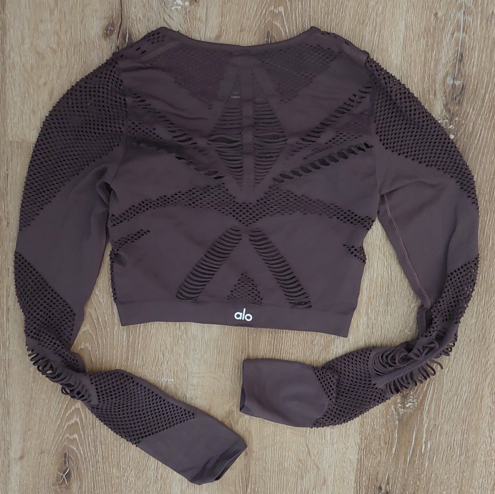 Alo Yoga Long Sleeve Top